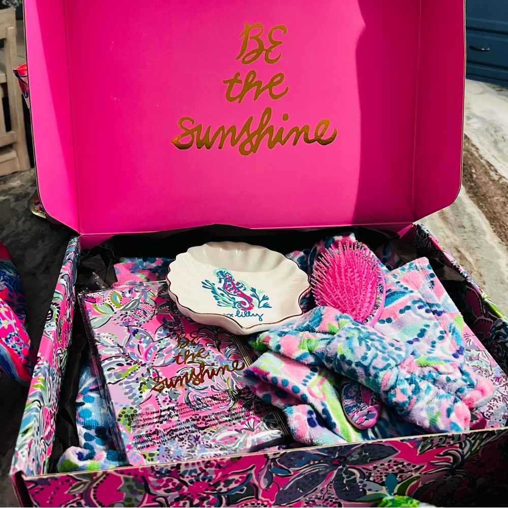 Vibrant Lilly Pulitzer Bath Set “Be the Sunshine”
